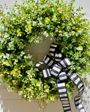 Load image into Gallery viewer, Plush Boxwood Wreath
