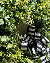 Load image into Gallery viewer, Plush Boxwood Wreath
