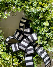 Load image into Gallery viewer, Plush Boxwood Wreath
